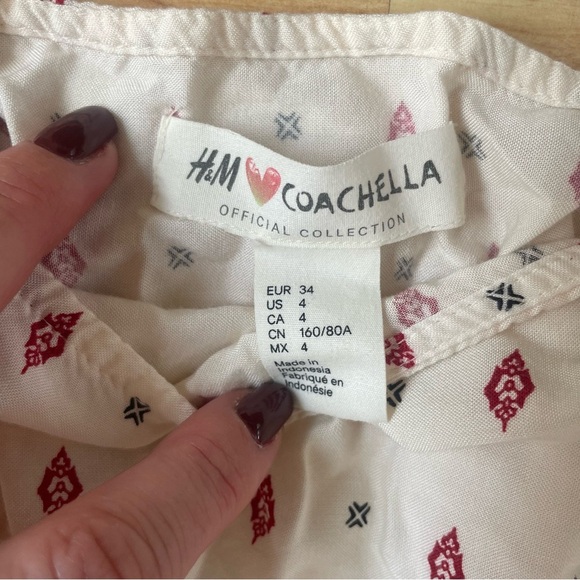 H & M Coachella Off-shoulder Spaghetti Strap Flowing Blouse Off white Elephants - Picture 3 of 4